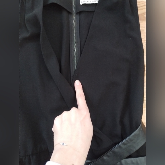 Alice + Olivia Black Sleeveless Romper 2 - Picture 9 of 10